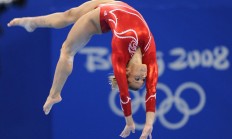 米兰体育官方网站-铁血与远见，德里赫特如何以队长之姿铸就欧冠传奇之夜