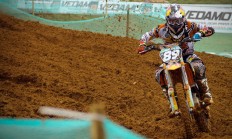 米兰APP下载-德罗赞末节封神！关键球+助攻导演逆转，老鹰一波流击溃活塞