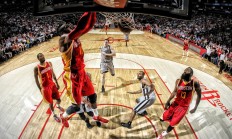 ac米兰-鹈鹕制霸马刺，拉文奥运前夜接管关键战，新一代国际赛场领袖的诞生