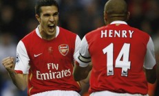 米兰体育官网-巴尔韦德爆发破苏格兰铁桶阵，巴西节奏之争显足球哲学分野