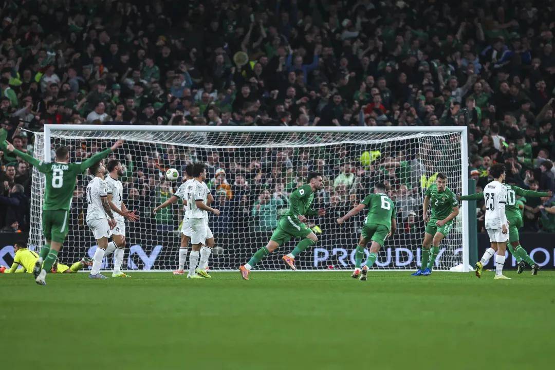 西班牙鏖战利物浦，阿奎罗完成帽子戏法的简单介绍